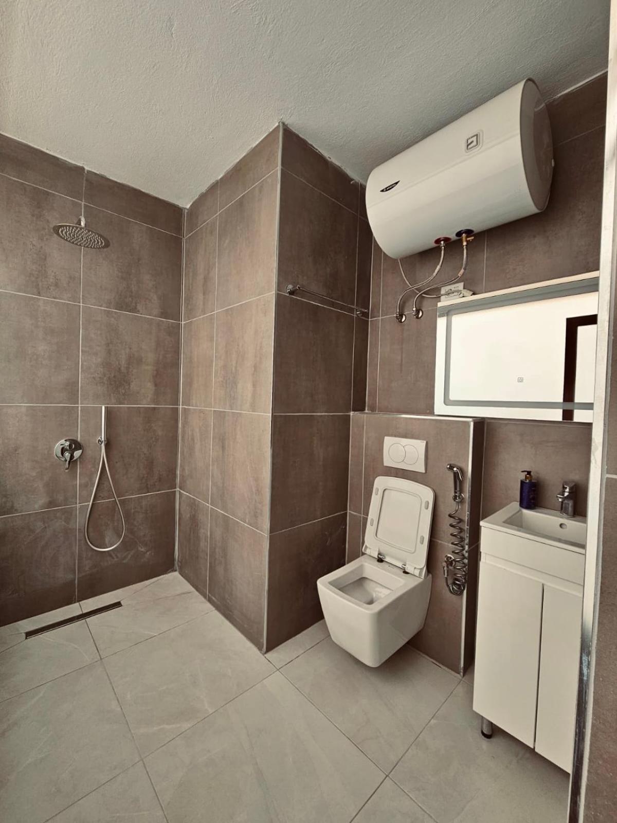 Hi5 Rooms Tiranë Eksteriør bilde
