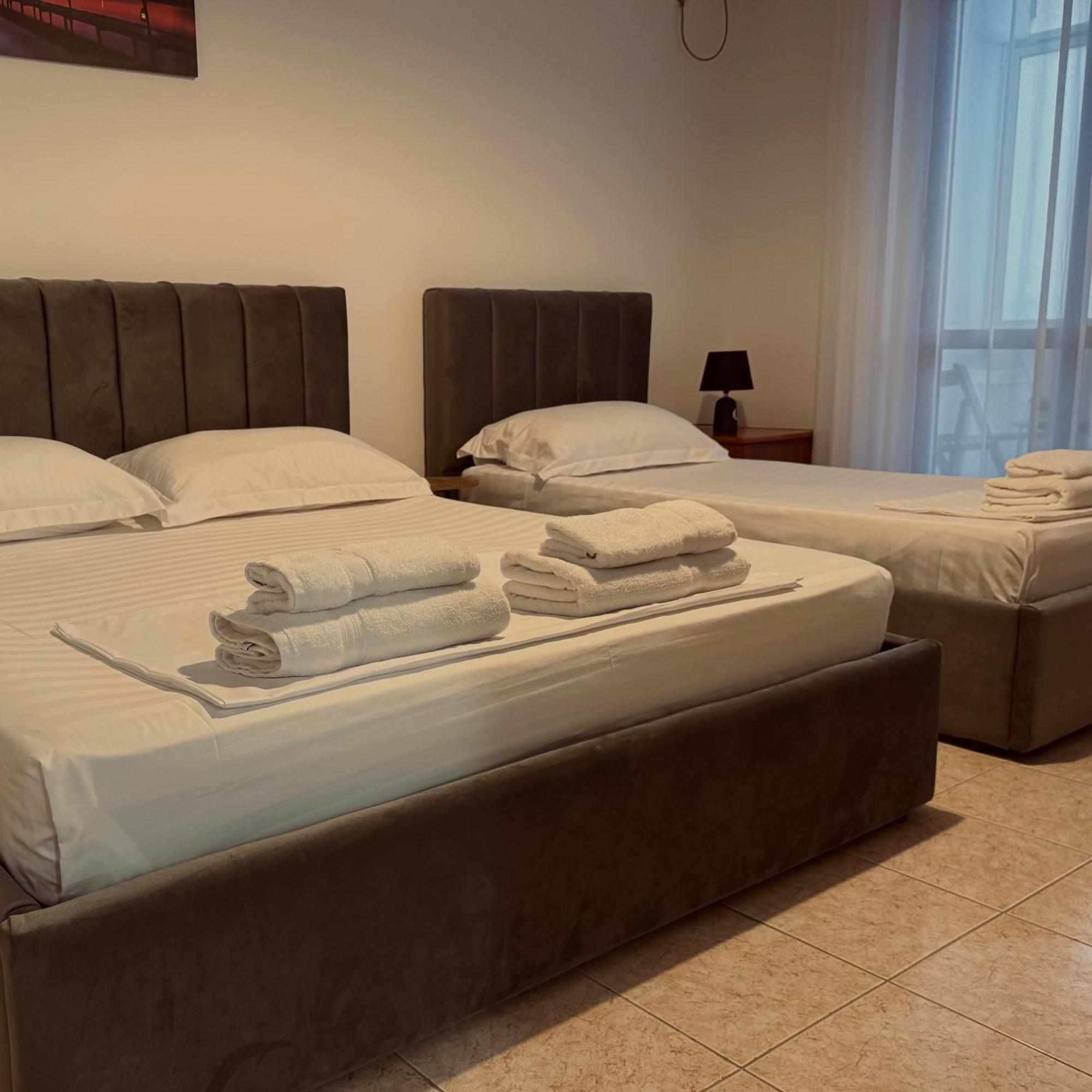 Hi5 Rooms Tiranë Eksteriør bilde