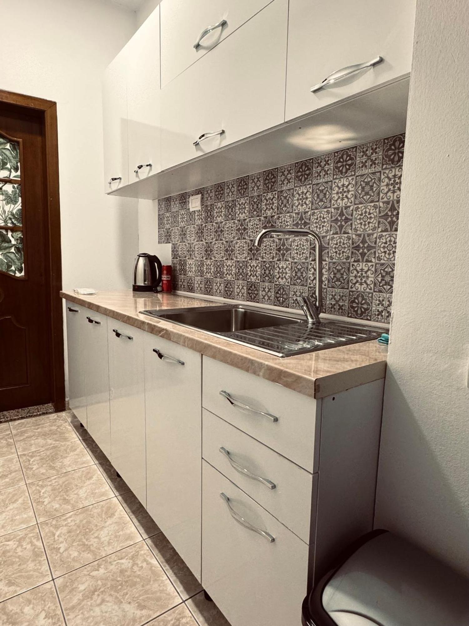 Hi5 Rooms Tiranë Eksteriør bilde